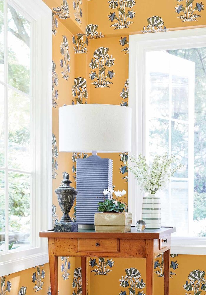 Thibaut Lily Flower Behang