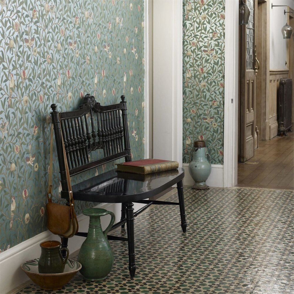 Behang morris and co bird and pomegranate sfeer luxury by nature 1