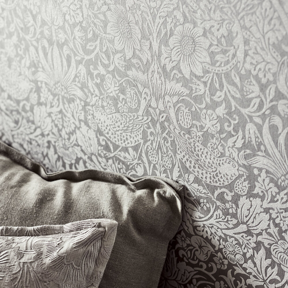 Behang Morris &amp; Co. Pure Strawberry Thief - Pure Morris Collectie Luxury By Nature sfeer 2