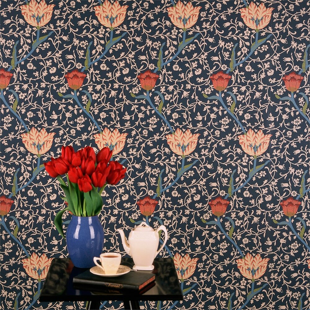William Morris Garden Tulip behang Morris &amp; Co Archive sfeer