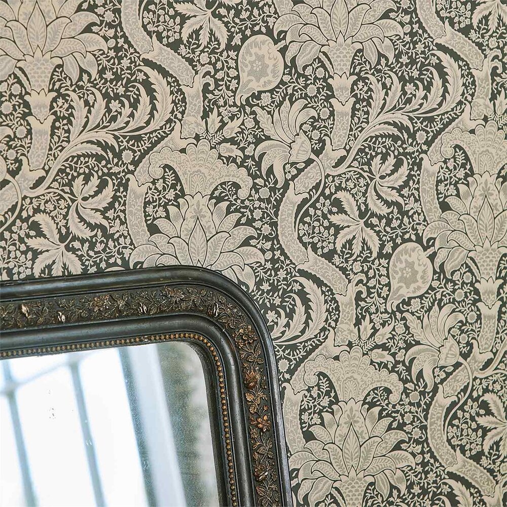 Morris &amp; Co Indian behang William Morris Archive IV 4 The Collector sfeer 2
