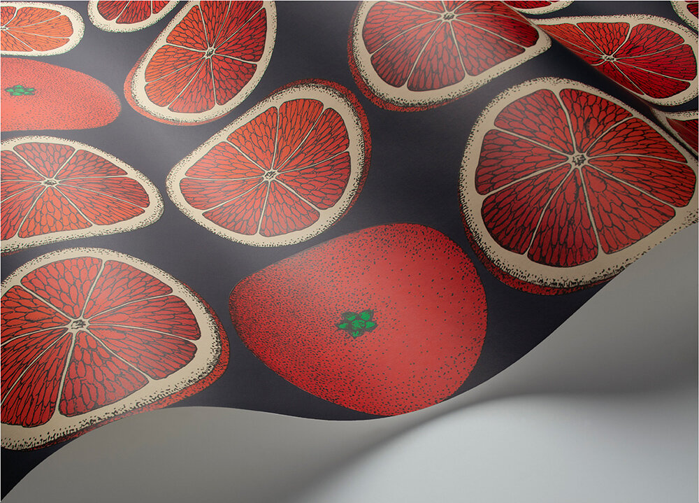 Fornasetti Arance behang 114-24046 bloedsinaasappels grapefruit Cole and Son Senza Tempo behangpapier collectie Luxury By Natur