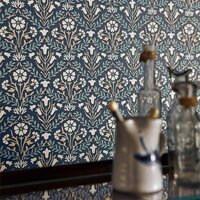 Morris &amp; Co Morris Bellflowers behang William Morris Archive IV 4 The Collector sfeer