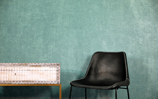 Ribfluweel Behang Dutch Wall Textile Co. Wallstreet Corduroy Luxury By Nature sfeer