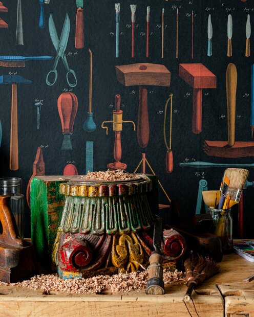 Mind the Gap Old Tools Behang WP20598 sfeer