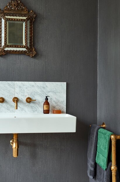 Behang Cole and Son Crackle 107-11050 Curio Luxury By Nature sfeer