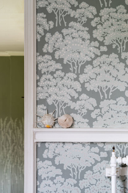 Behang Farrow &amp; Ball Hornbeam BP5003 sfeer Luxury By Nature