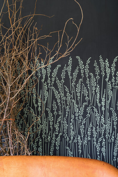 Behang Farrow &amp; Ball Feather Grass 205106 sfeer - Latest Gratest Luxury By Nature