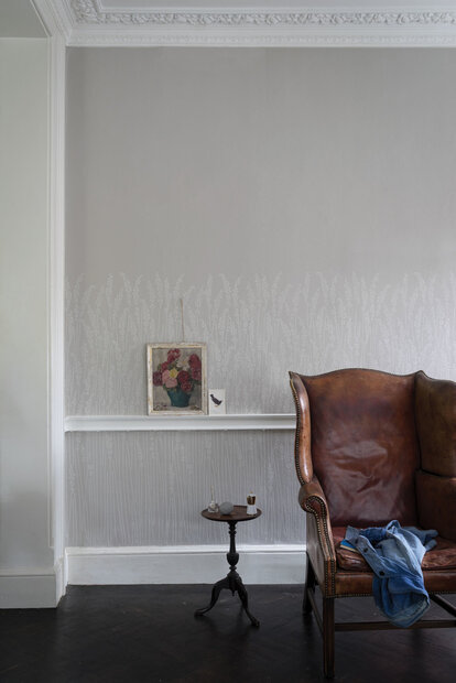 Behang Farrow &amp; Ball Feather Grass BP5101 sfeer - Latest Gratest Luxury By Nature