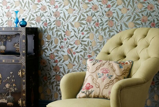 William Morris Fruit W/P behang Morris &amp; Co Archive