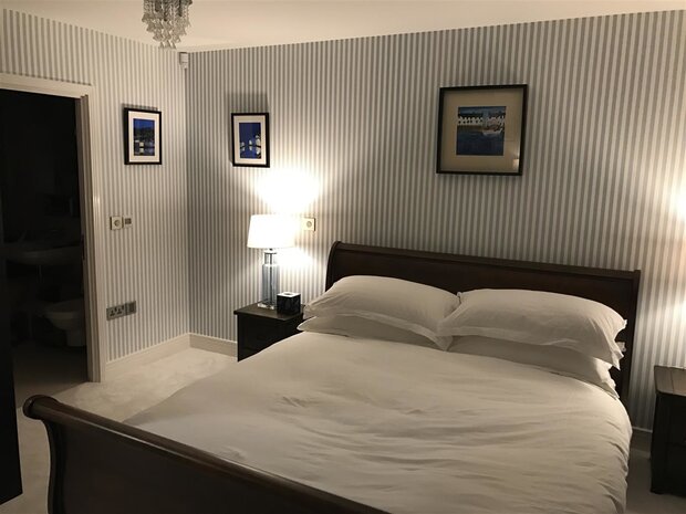 Farrow and Ball Closet Stripe Behang ST 360 sfeer