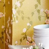 Behang Little Greene Sakura Yellow Lustre - Archive Trails Collectie Luxury By Nature sfeer 1